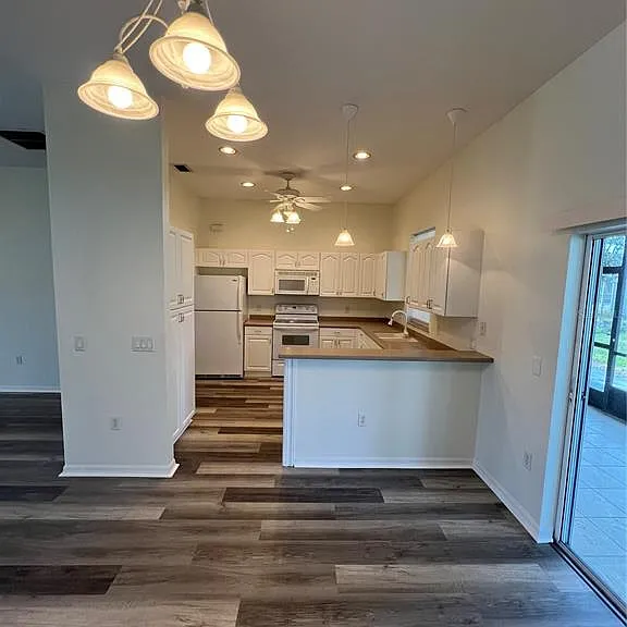 4733 S Cranberry Blvd — Photo 3