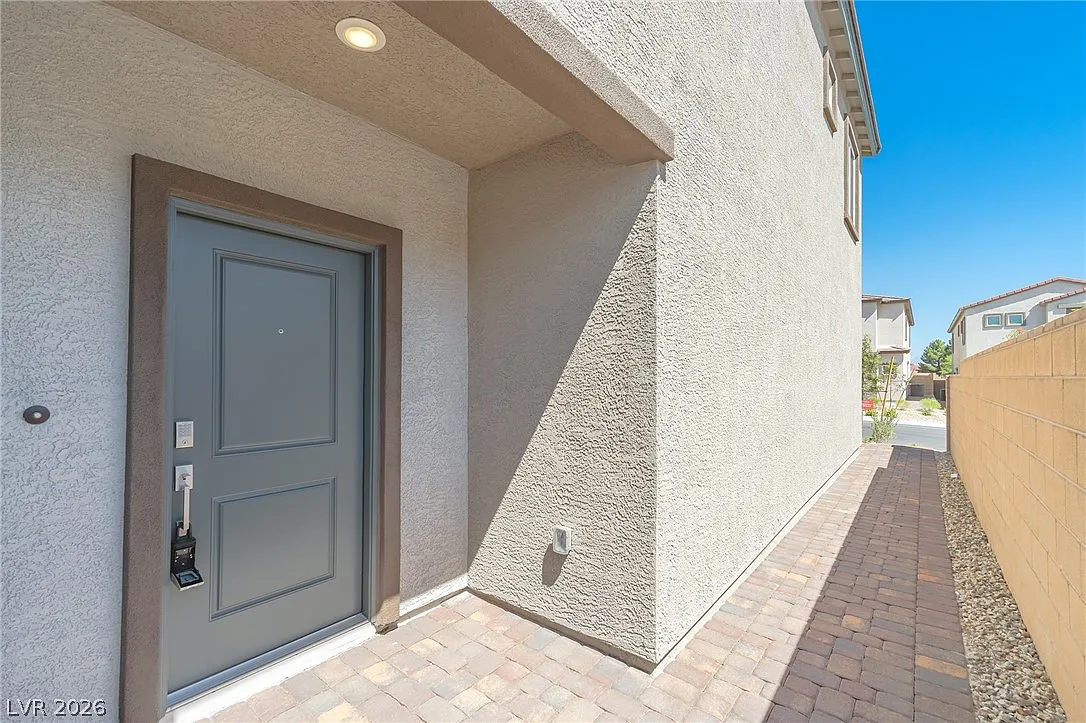 4 bed, 2.5 bath, 2588 sqft, $2,650 — Photo 4