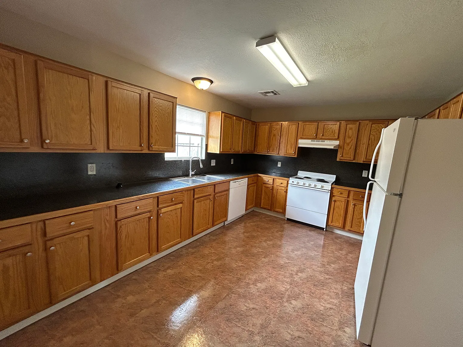 3 bed, 1800 sqft, $1,600 — Photo 3