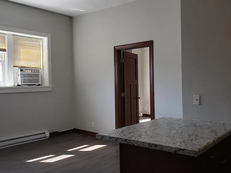 35 Lake St S #4 — Photo 5
