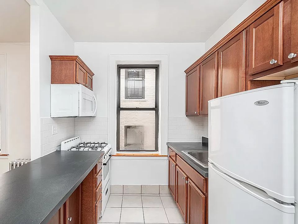 1st image of 21-54 Crescent St #B4
