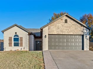 1055 Apache Trl, Springdale, AR 72764