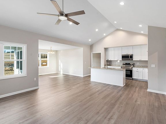 3rd image of 201 Spring Run Ln