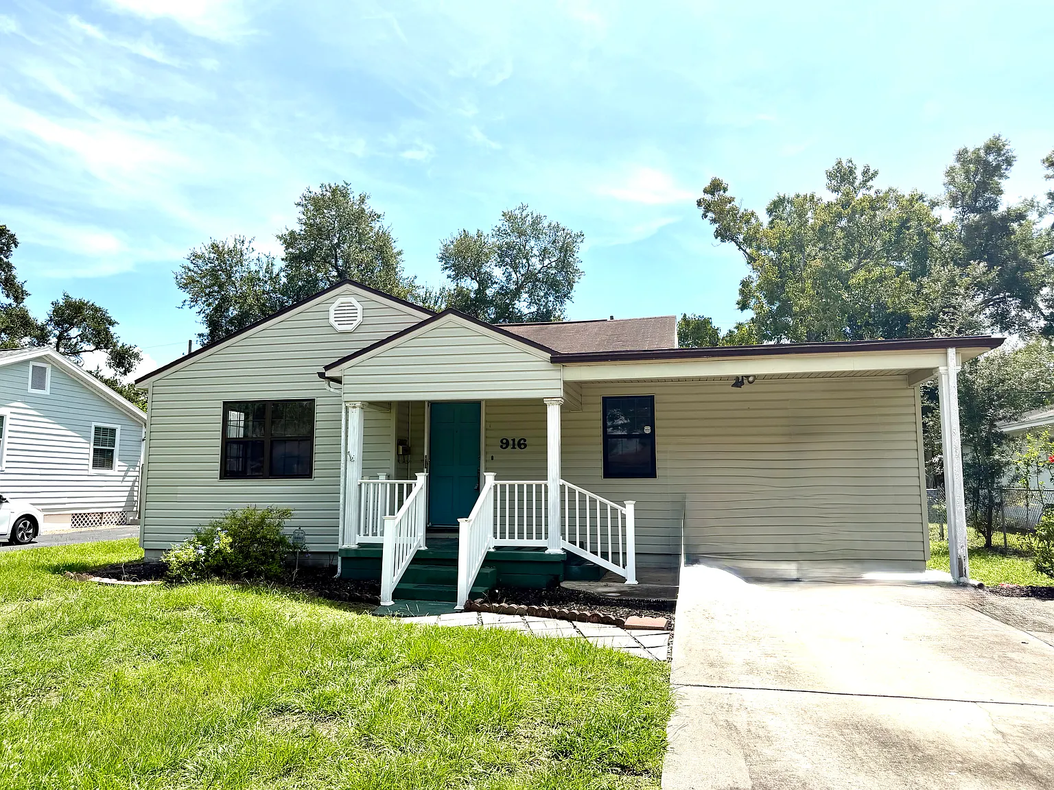 4 bed, 1233 sqft, $2,950 — Photo 1