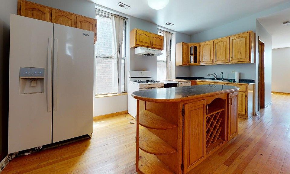 1st image of 1825 N Hermitage Ave #2