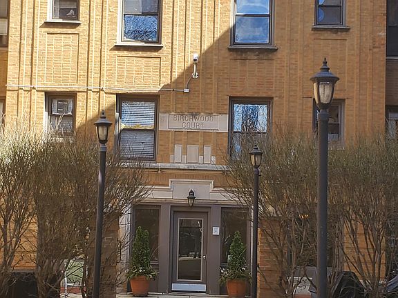 5th image of 7715 N Hermitage Ave APT 1I