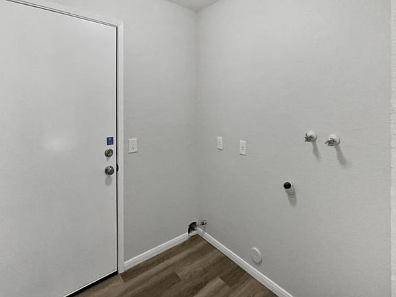 3rd image of 4734 N Windsor Dr