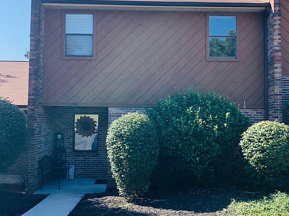 2nd image of 2909 La Villas Dr