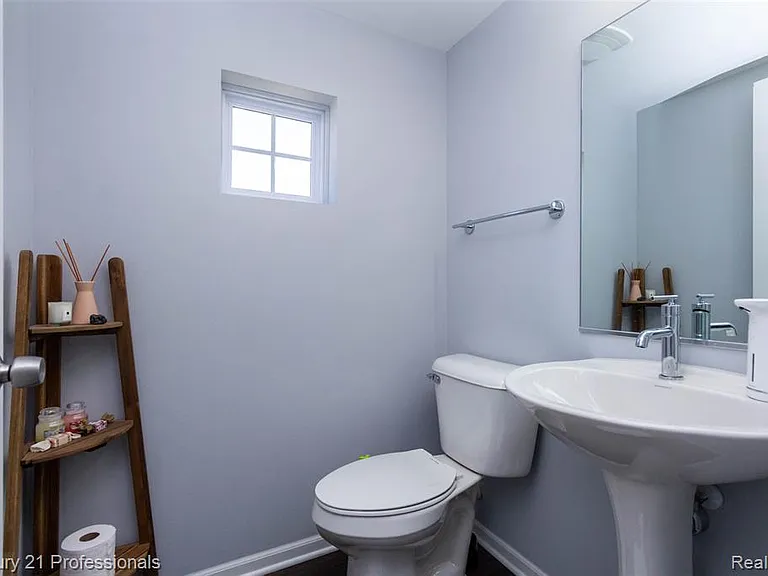 57 Kaprol Dr — Photo 31