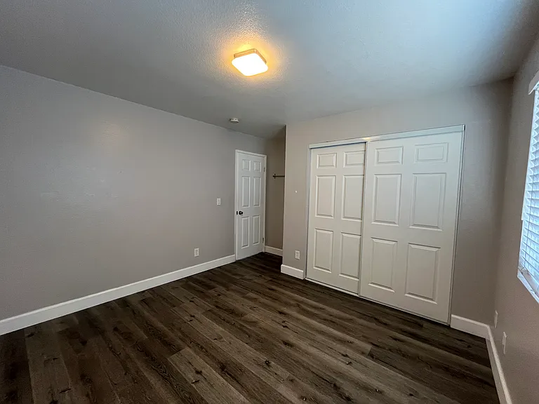 1043 Temple Ave #8 — Photo 6