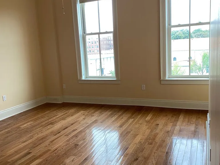 401 N Brady St — Photo 5