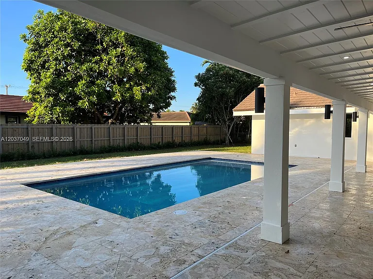 8885 SW 76th Ter — Photo 2