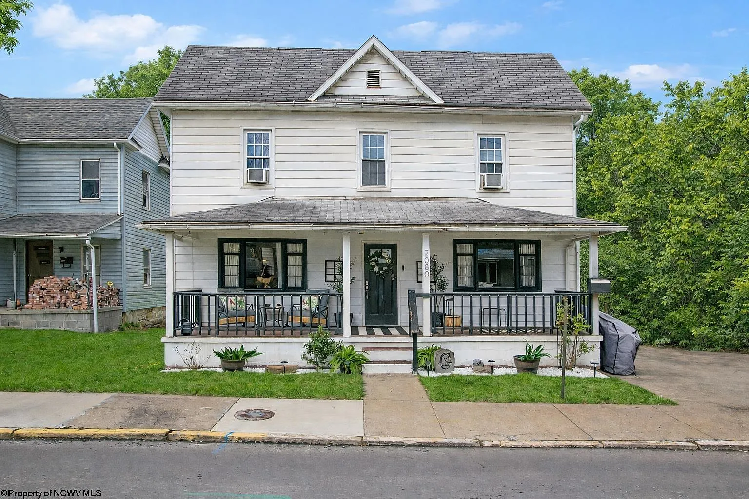 2080 Listravia Ave photo 1