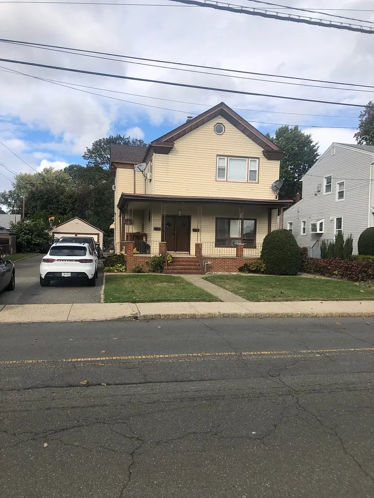 front of home unit on 2nd floor - 179 Montgomery St #2