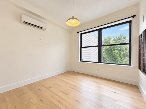1513 Gates Avenue image 1 of 5