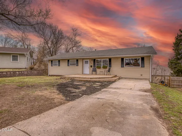 1628 Jefferson Cir, Webb City, MO 64870