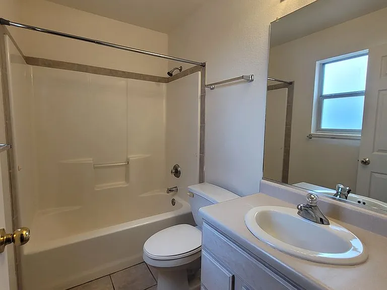 450 Ithaca Ct — Photo 6