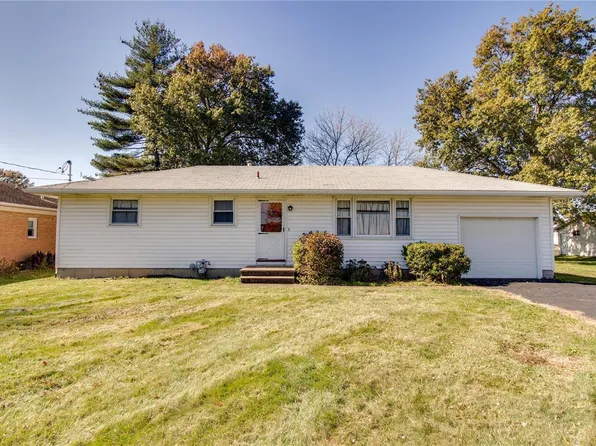 210 Jersey St, Brighton, IL 62012