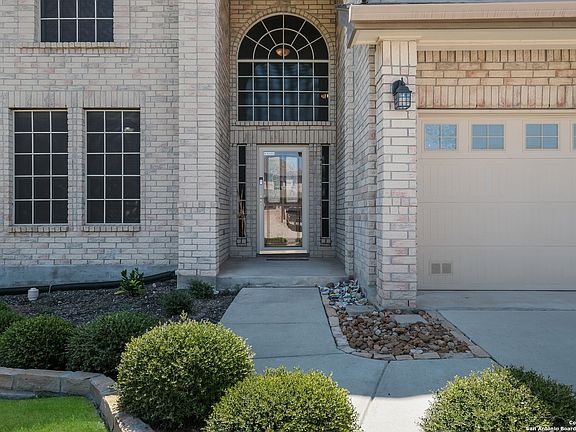 3rd image of 733 Bethpage Ct