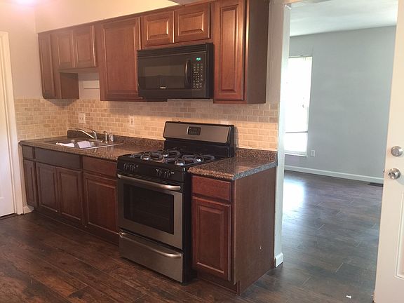 3rd image of 10113 Isabelle Pl