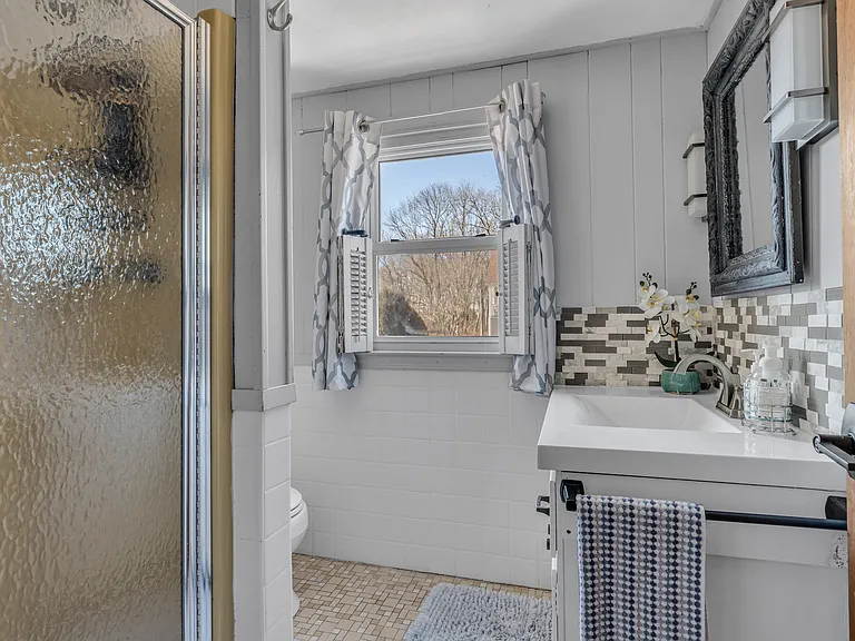 32 Bassett Ln — Photo 31