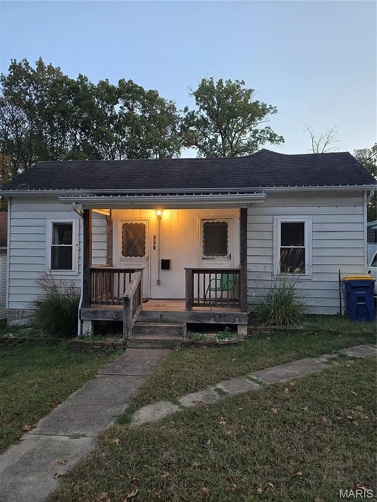 2 bed, 1.0 bath, 855 sqft, $1,200 — Photo 1
