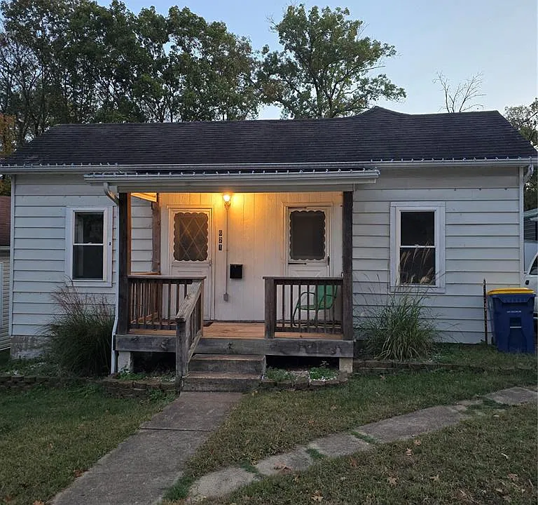 621 Boyd St