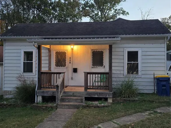 621 Boyd St, De Soto, MO 63020