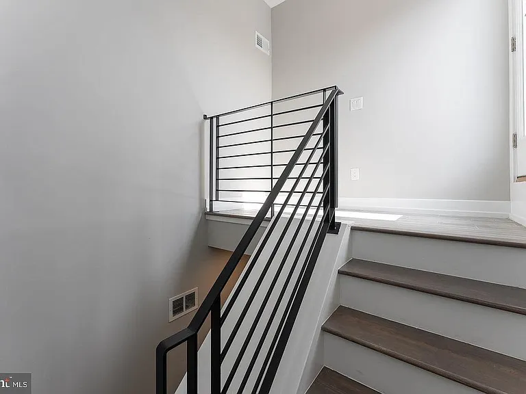2127 N Randolph St — Photo 35