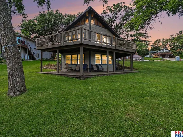 8827 Verdon Cir, Plattsmouth, NE 68048