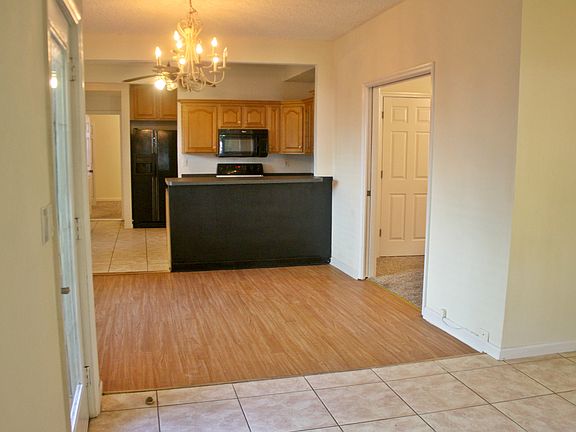 3rd image of 3014 Beach Blvd S