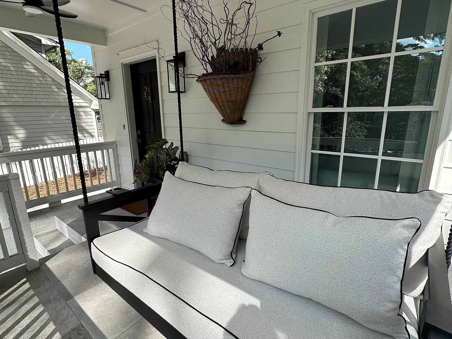 2369 Glenwood Dr NE — Photo 3