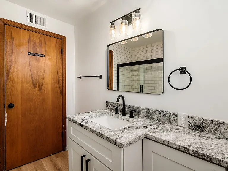 42 N Westgate Ave #D — Photo 12
