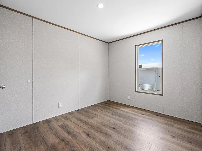 7480 SE Eagle Ave — Photo 18