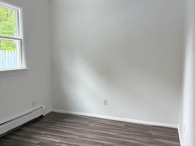 202 Roma Ave — Photo 3