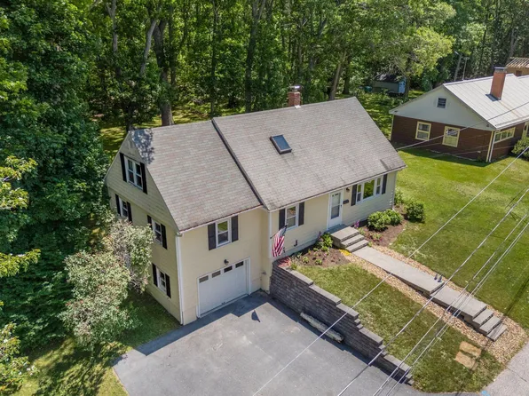 15 Oakwood Road, Cape Elizabeth, ME 04107