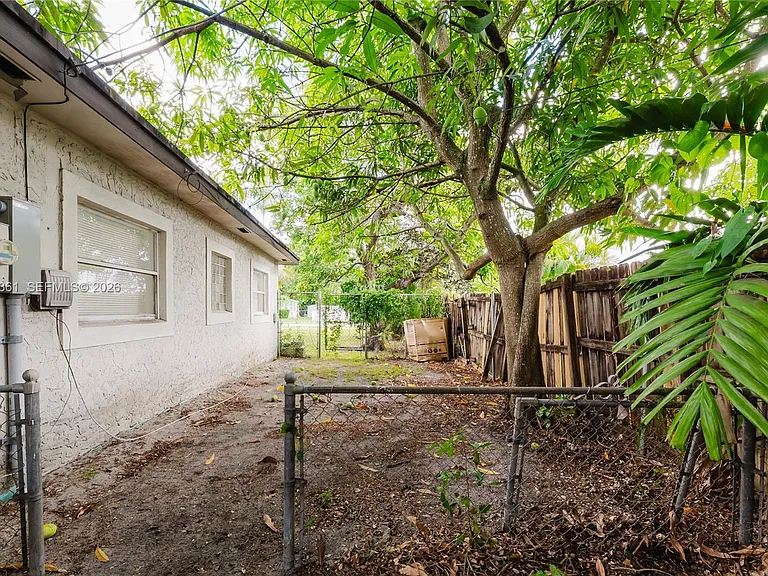 6130 Flagler St — Photo 23