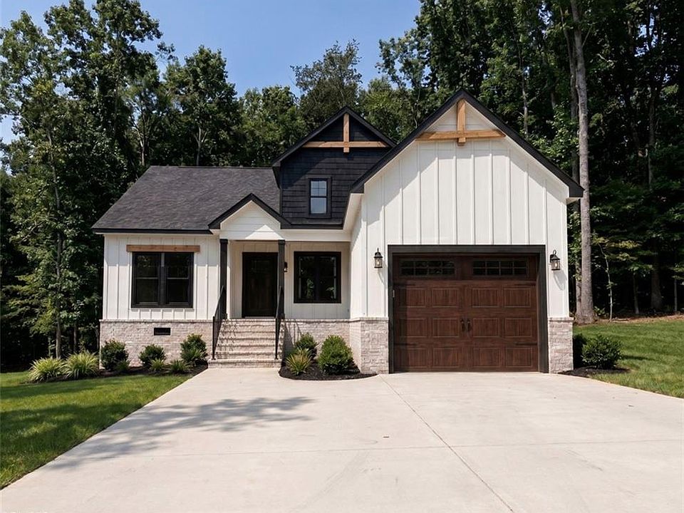 1st image of 210 Birchwood Ln