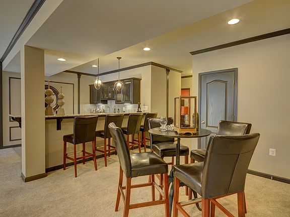 Rec room with wet bar