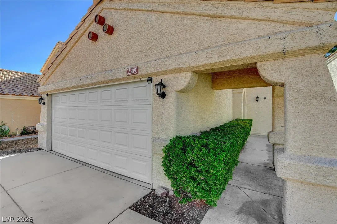3 bed, 2.5 bath, 1629 sqft, $2,050 — Photo 4