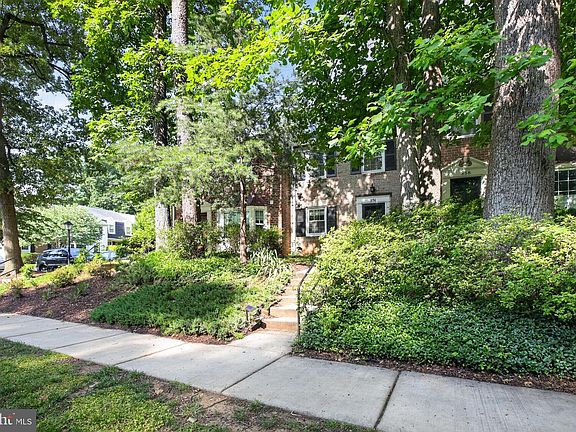 3rd image of 856 Azalea Dr #20