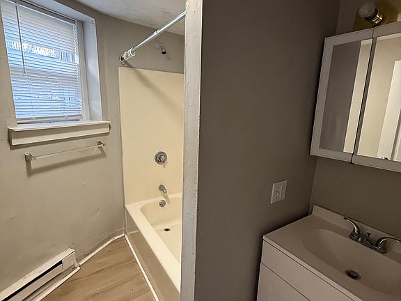 4th image of 703 Howard Ave #0