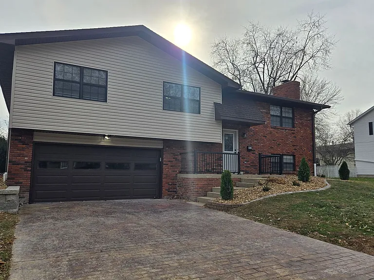 803 Monterey Dr — Photo 2