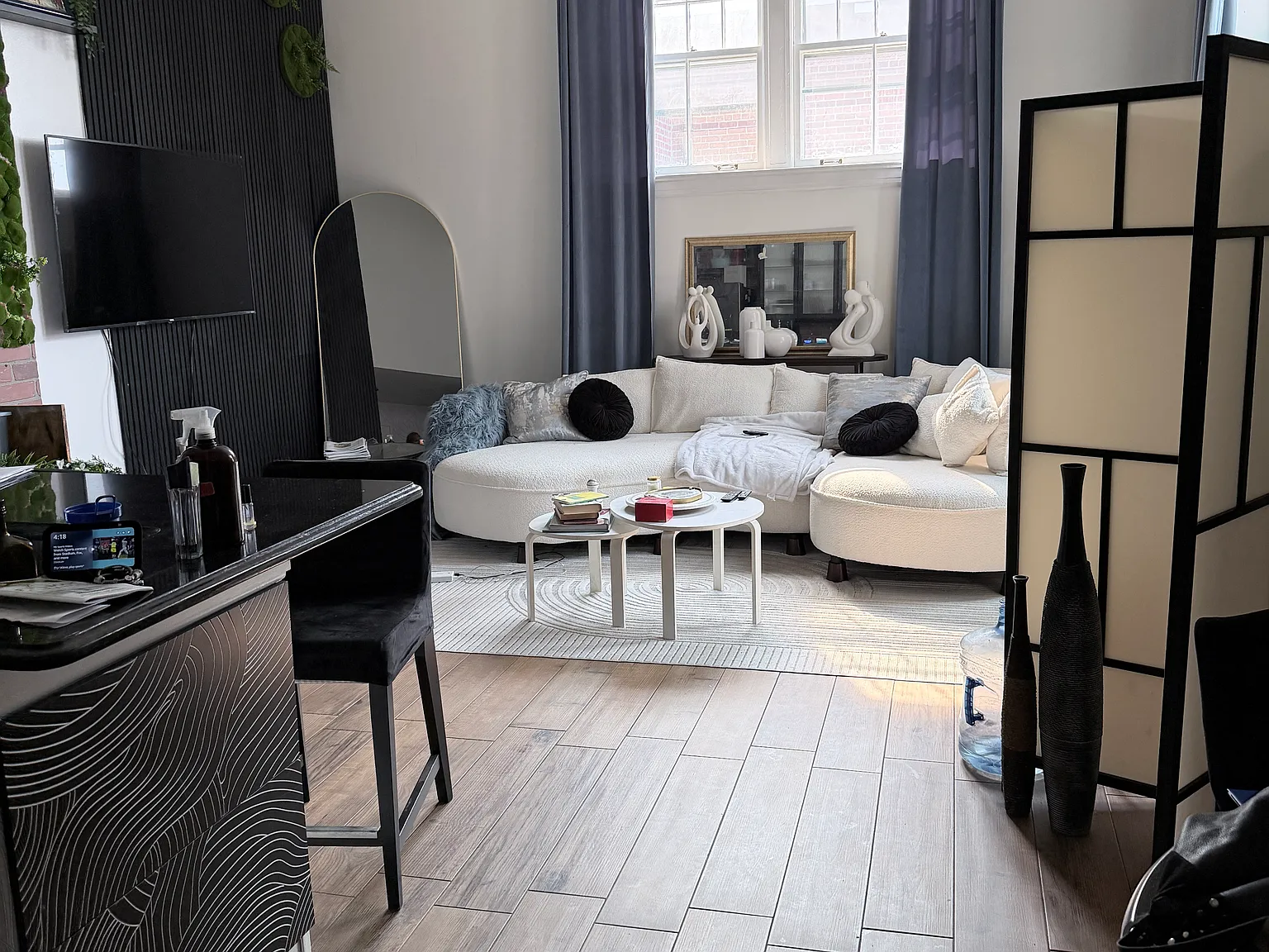 3 bed, 1400 sqft, $4,200 — Photo 1