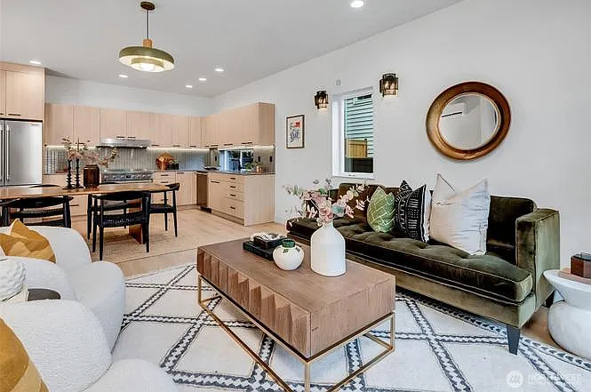 3 bed, 2.5 bath, 1837 sqft, $4,500 — Photo 3