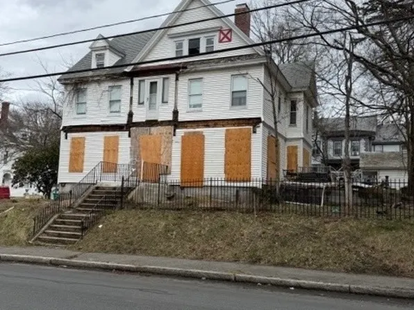 337 Beacon St, Lowell, MA 01850