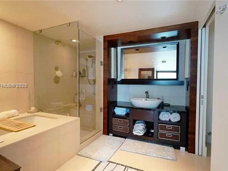 6801 Collins Avenue Cu #710 — Photo 10