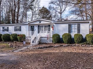 8268 Mohawk Ln, Gloucester, VA 23061