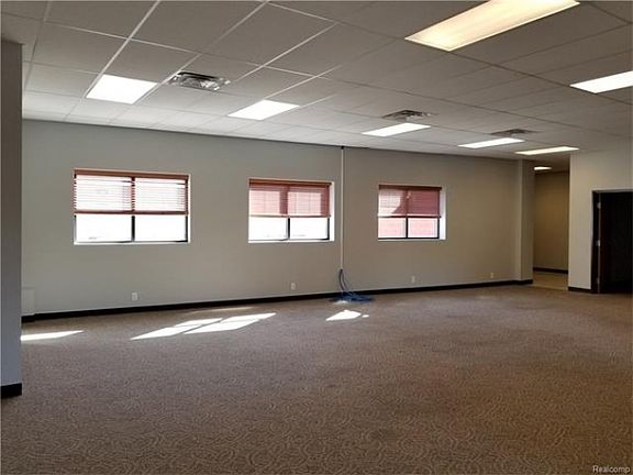 3rd image of 417 Forest Ave