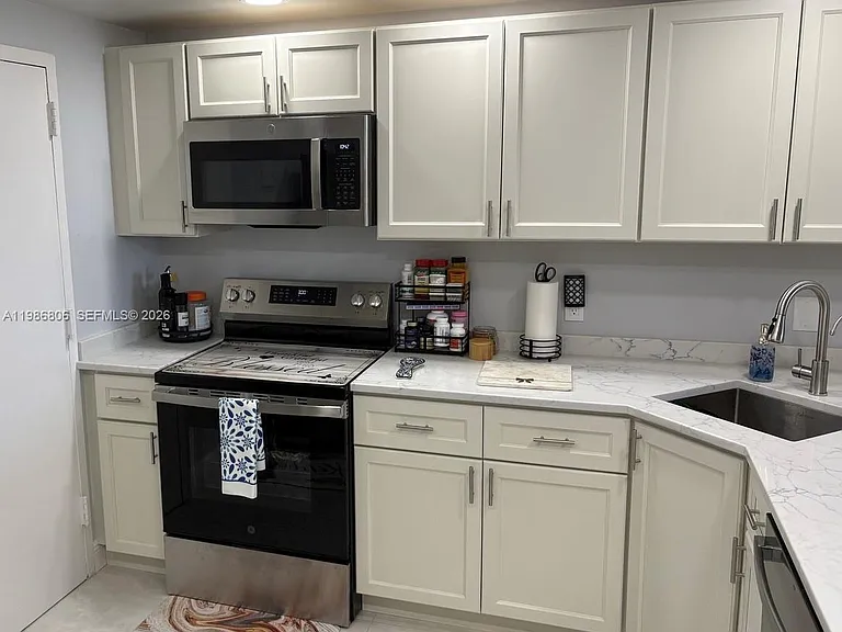 427 Golden Isles Dr #10D — Photo 13